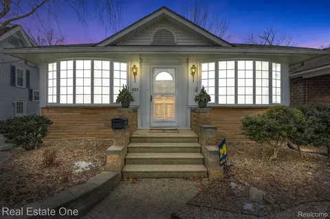 421 N Castell Ave, Rochester, MI 48307