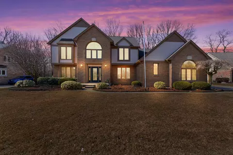 54599 Nottingham Ln, Shelby Township, MI 48315