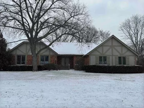 1845 Brookview Cir, Bloomfield Hills, MI 48304