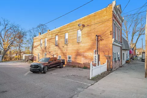 140 S Saginaw St, Byron, MI 48418