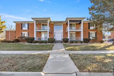 89 Baldwin Dr #1, Trenton, MI 48183