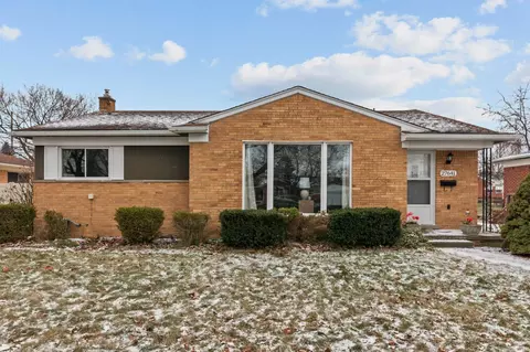 27641 Lyndon St, Livonia, MI 48154
