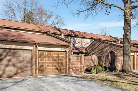 1161 Kirts Lvd Blvd #B, Troy, MI 48084