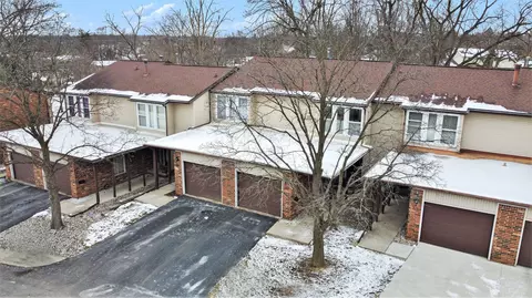 513 Oakbrook Cir, Flushing, MI 48433