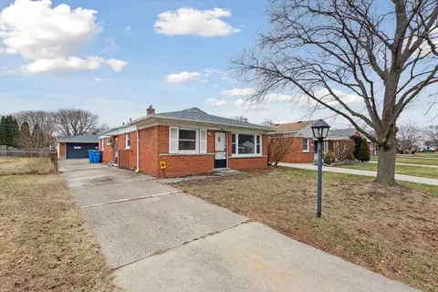 8455 Robindale Ave, Dearborn Heights, MI 48127