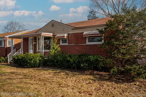 15319 Drake St, Southgate, MI 48195