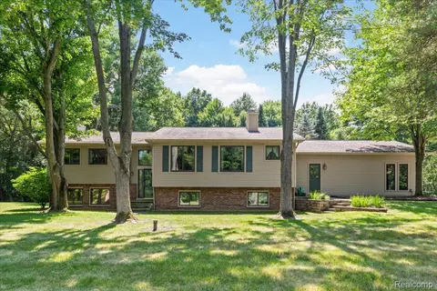4760 Oak Ridge Trl, Brandon, MI 48371