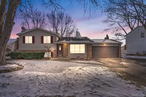 9263 Elaine Dr, Swartz Creek, MI 48473