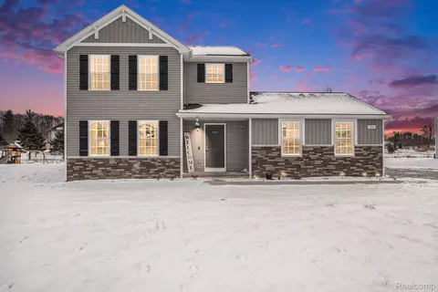 7193 Primrose Ln, Grand Blanc, MI 48439
