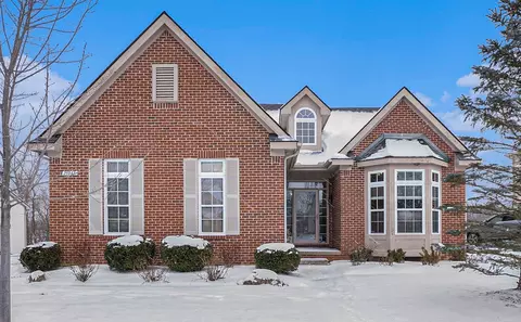 11045 Woodfield Pkwy, Grand Blanc, MI 48439