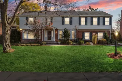 300 N Glenhurst Dr, Bloomfield Hills, MI 48301
