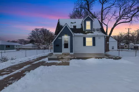 8135 Republic Ave, Warren, MI 48089