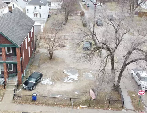 4665 Central St, Detroit, MI 48210