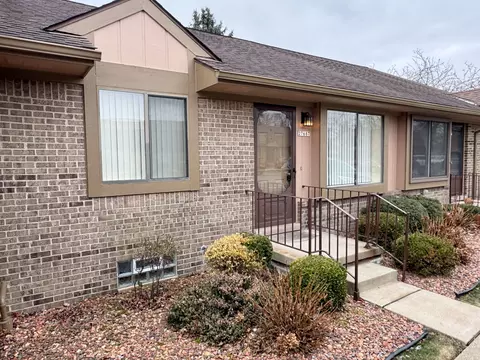 27687 Trailbrooke Cir, Westland, MI 48185