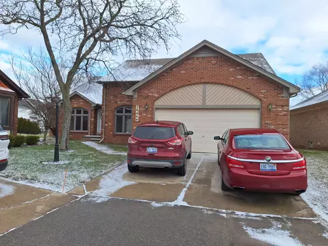 36464 Harness Cir, Clinton Township, MI 48035