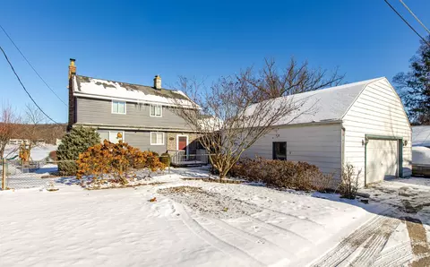 2506 Tackles Dr, White Lake, MI 48386