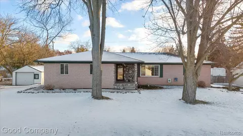 745 Hogarth Ave, Waterford, MI 48328