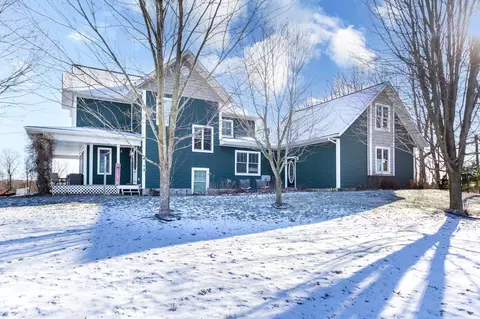 536 N Cedar Rd, Handy, MI 48836