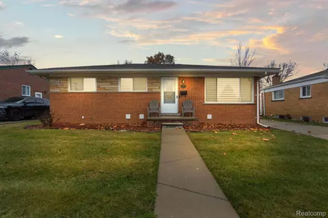6109 Kinloch St, Dearborn Heights, MI 48127