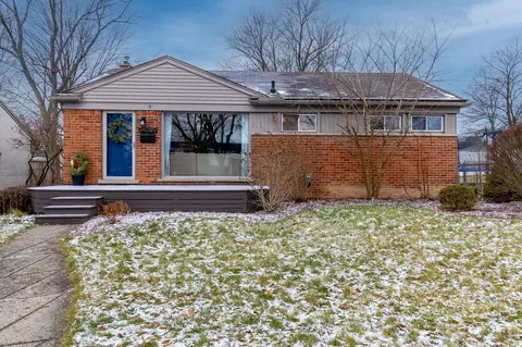 24089 Colchester Dr, Farmington, MI 48336