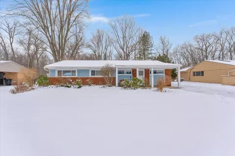 2697 Littletell Ave, Sylvan Lake, MI 48324