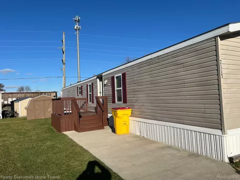 7113 Mapleview Cir E, Brown City, MI 48416