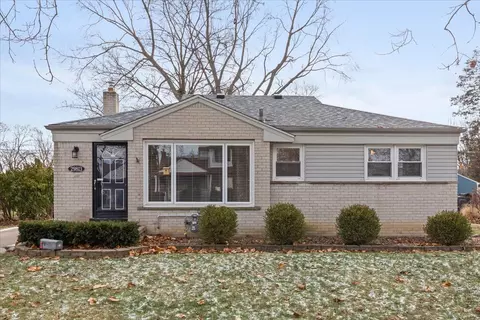 29813 Richland St, Livonia, MI 48150