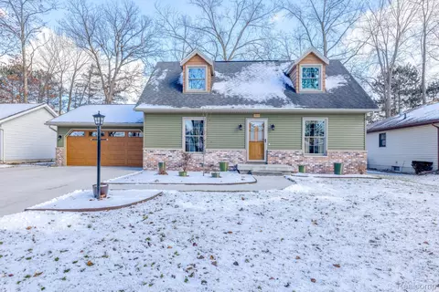 3914 Jack Pine Ln, Port Huron, MI 48060