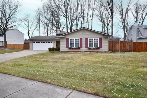 817 Randall Dr, Troy, MI 48085