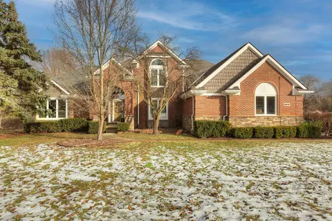 13074 Pembrooke Cir, Green Oak, MI 48178