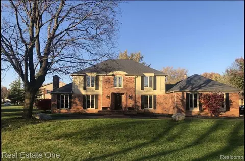 12995 Croftshire Dr, Grand Blanc, MI 48439