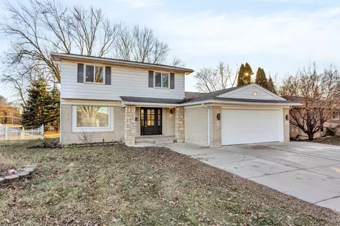 2988 Parliament Dr, Troy, MI 48083
