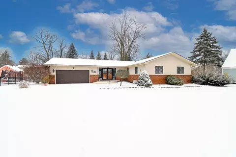 8255 Waschull Dr, Washington, MI 48094
