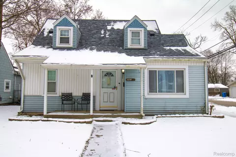 26095 Hanover St, Dearborn Heights, MI 48125