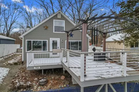 792 Sunrise Park St, Genoa, MI 48843