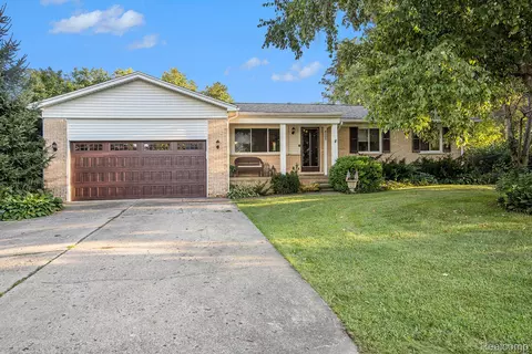 8500 Lee Rd, Green Oak, MI 48116