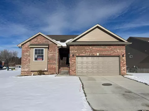 13156 Harbor Landings Dr, Fenton, MI 48430