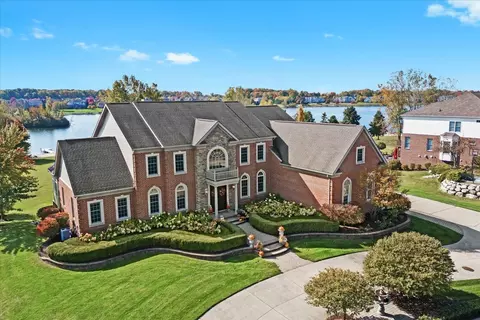 25867 Shoreline Dr, Novi, MI 48374