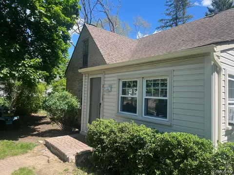 21128 Evergreen Rd, Southfield, MI 48075