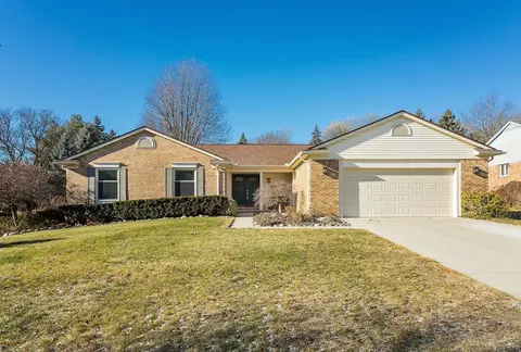4361 Gaylord Dr, Troy, MI 48098