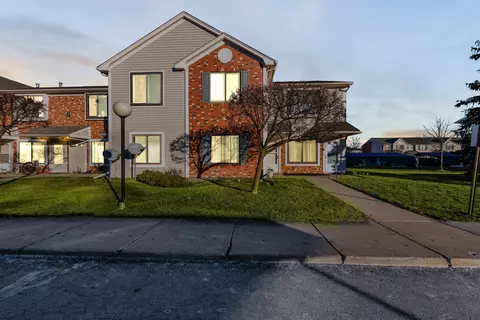 30621 Hidden Pines Ln, Roseville, MI 48066