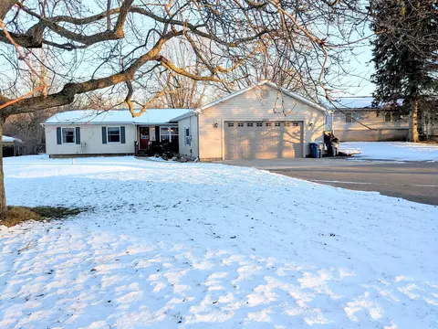 12207 Linden Rd, Fenton, MI 48451