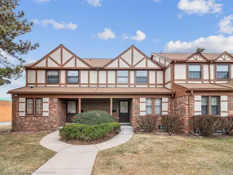 28672 Regent N, Southfield, MI 48076