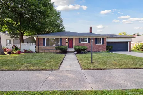 17581 Roxbury Ave, Southfield, MI 48075