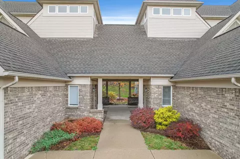 867 Amanda Ln, Pontiac, MI 48340