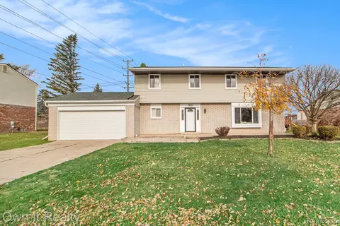 38764 Meadowlawn St, Wayne, MI 48184