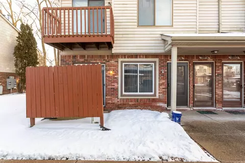 18956 E 14 Mile Rd, Roseville, MI 48066