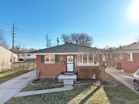 21406 Ardmore Park Dr, Saint Clair Shores, MI 48081