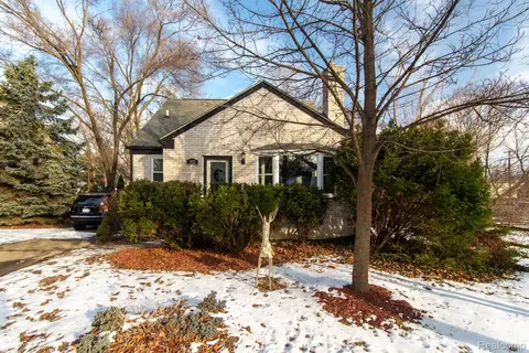 932 Emwill St, Ferndale, MI 48220