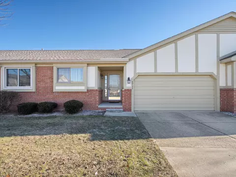42132 Park Ln, Clinton Township, MI 48038